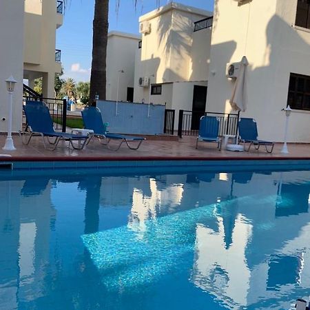 Seashell Apartments Пафос Екстериор снимка