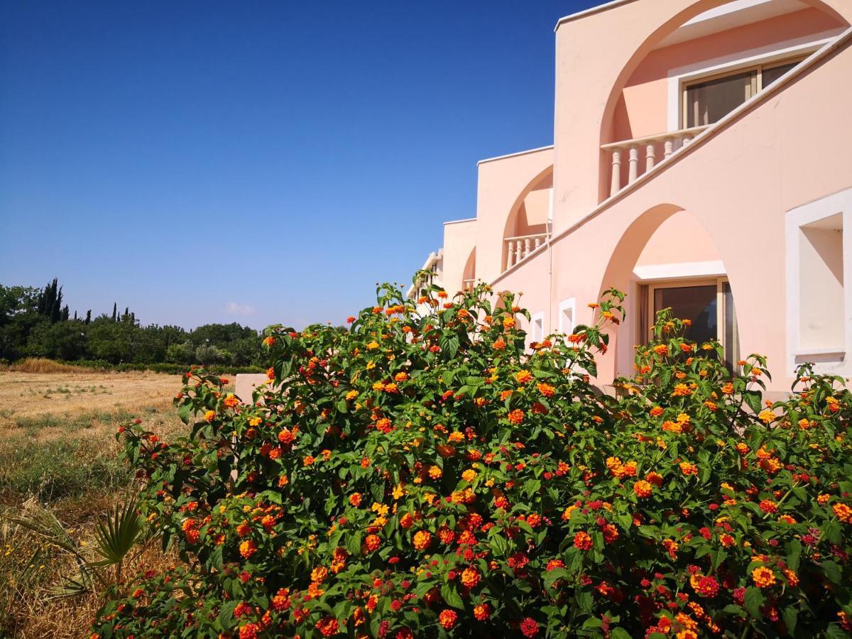 Seashell Apartments Пафос Екстериор снимка