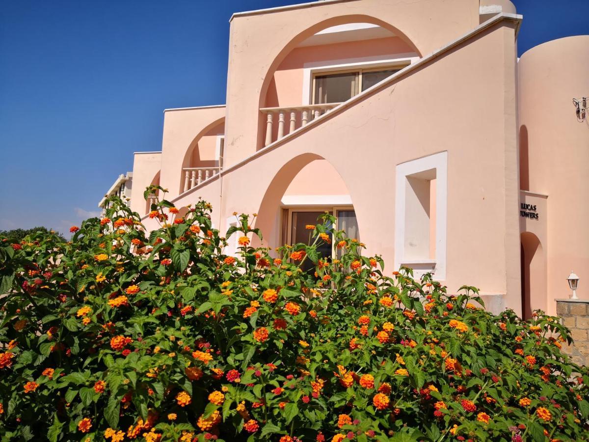 Seashell Apartments Пафос Екстериор снимка