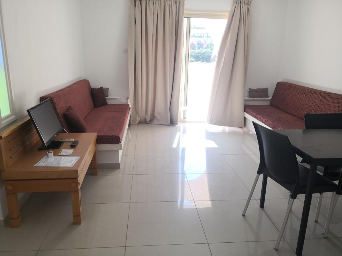 Seashell Apartments Пафос Екстериор снимка
