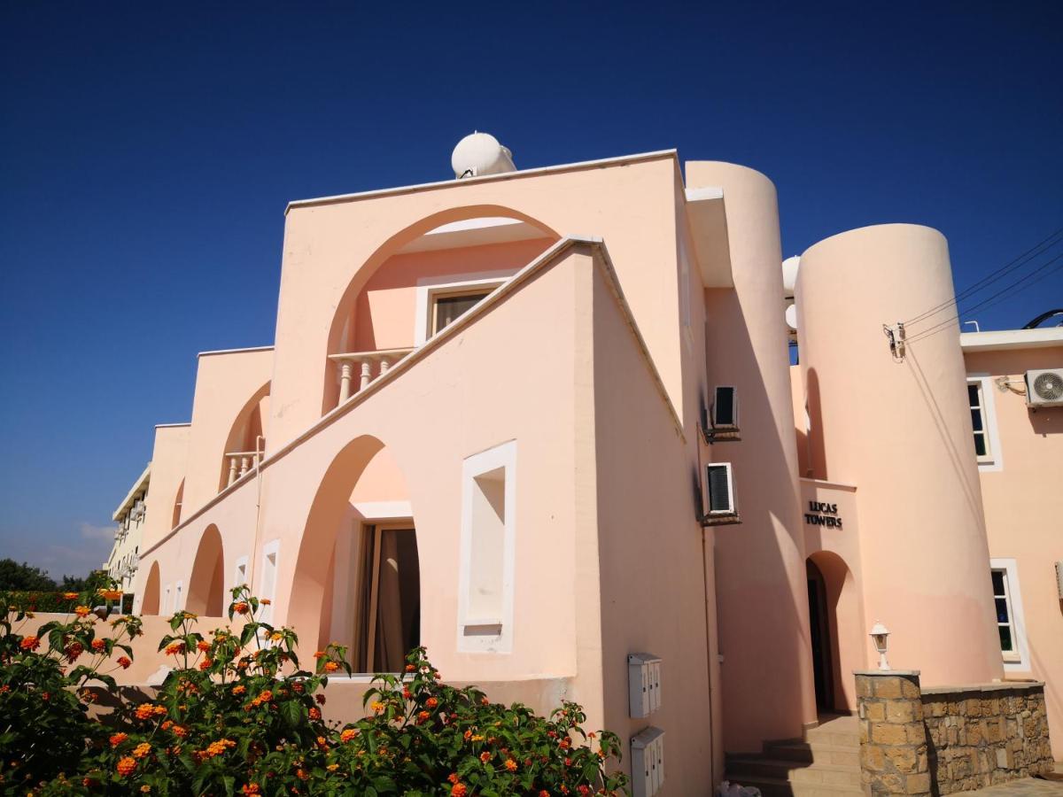 Seashell Apartments Пафос Екстериор снимка