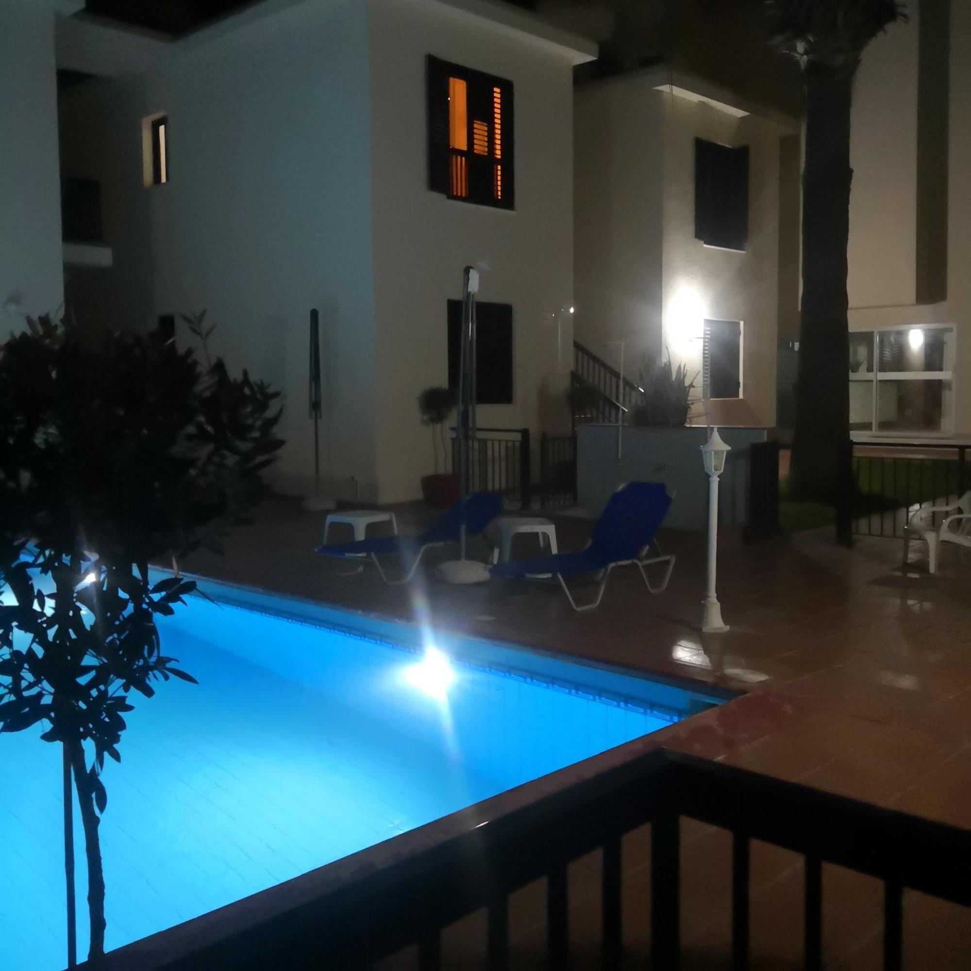 Seashell Apartments Пафос Екстериор снимка