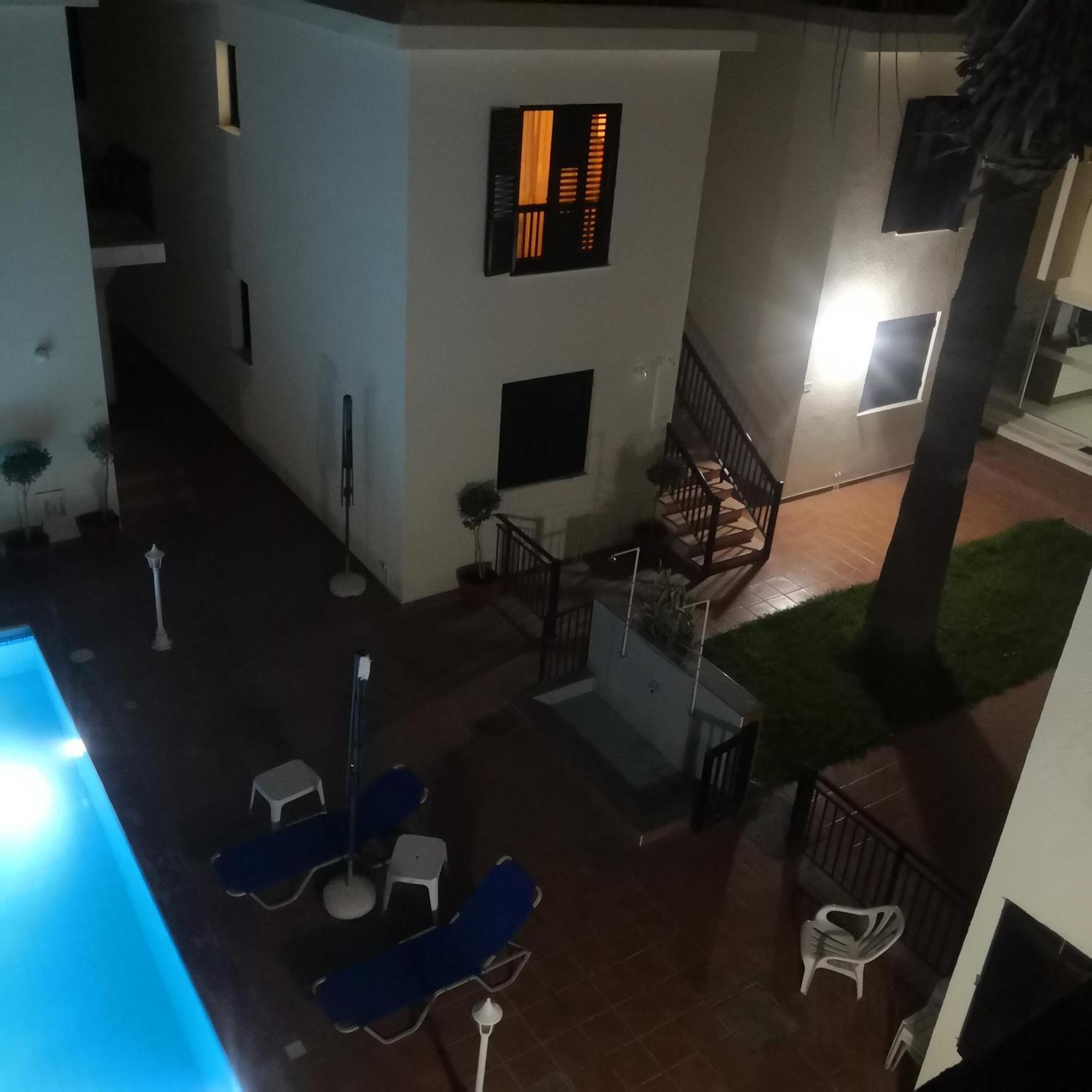 Seashell Apartments Пафос Екстериор снимка