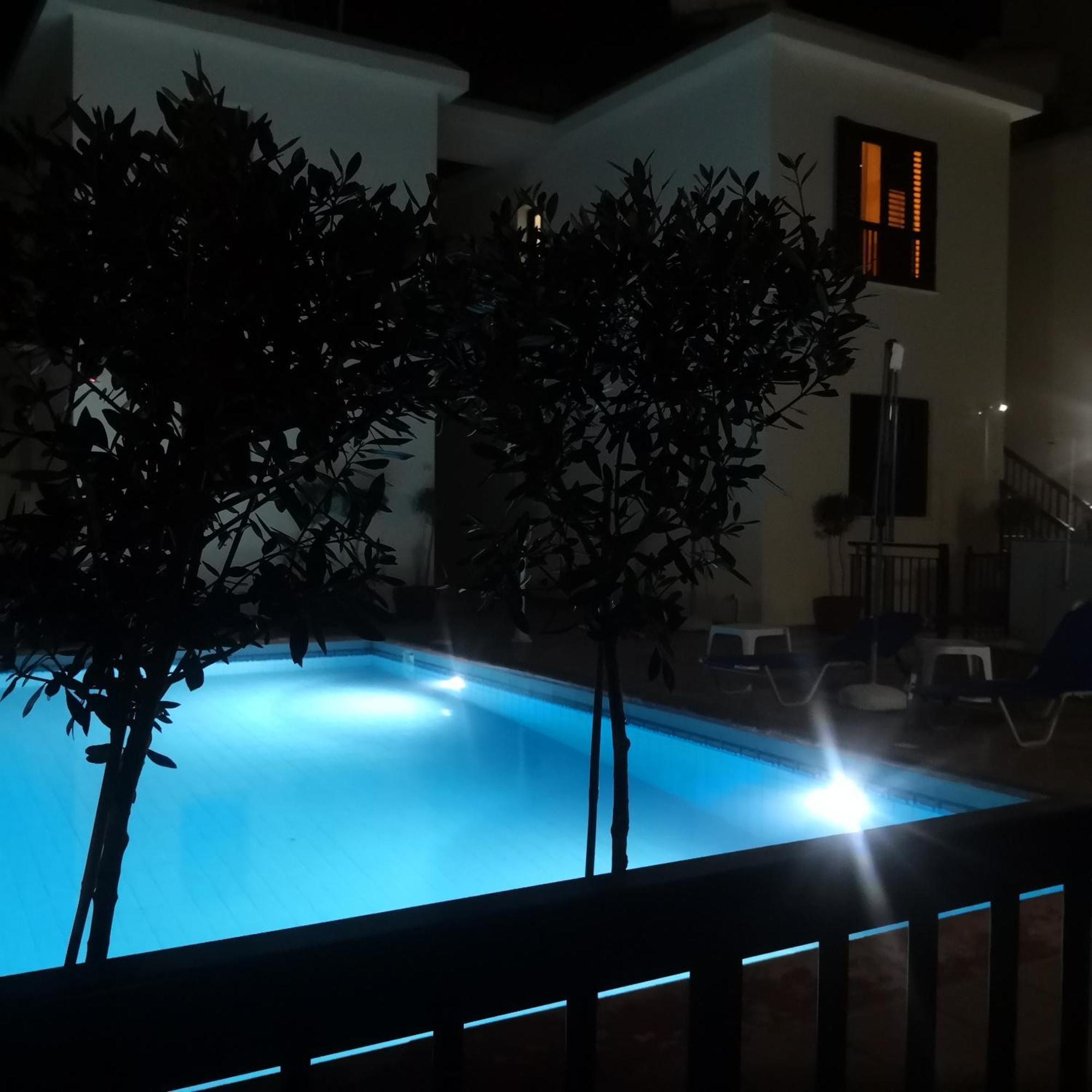 Seashell Apartments Пафос Екстериор снимка