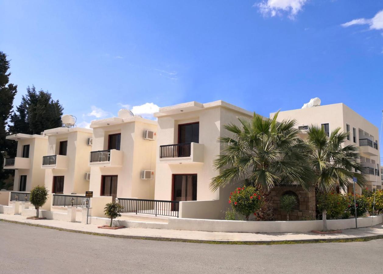 Seashell Apartments Пафос Екстериор снимка