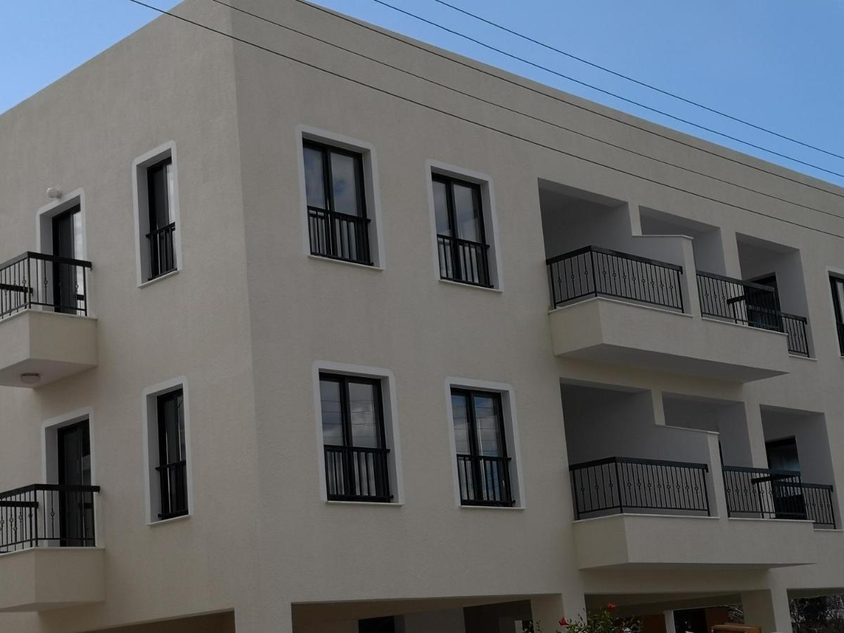 Seashell Apartments Пафос Екстериор снимка