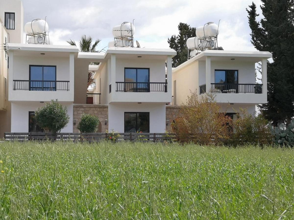 Seashell Apartments Пафос Екстериор снимка