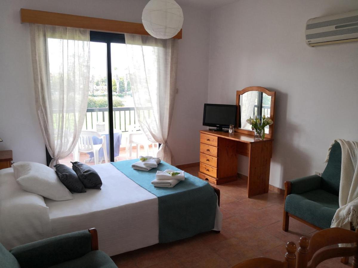 Seashell Apartments Пафос Екстериор снимка