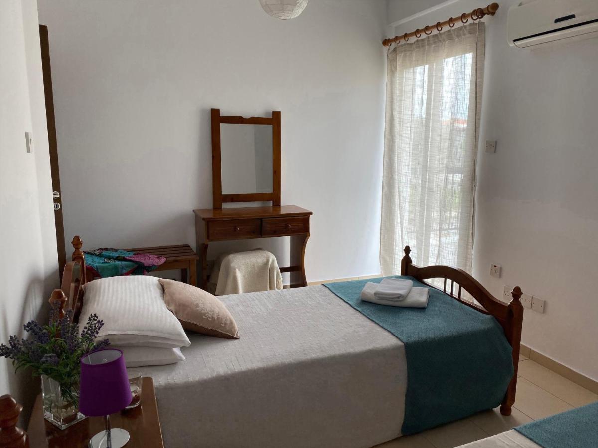 Seashell Apartments Пафос Екстериор снимка