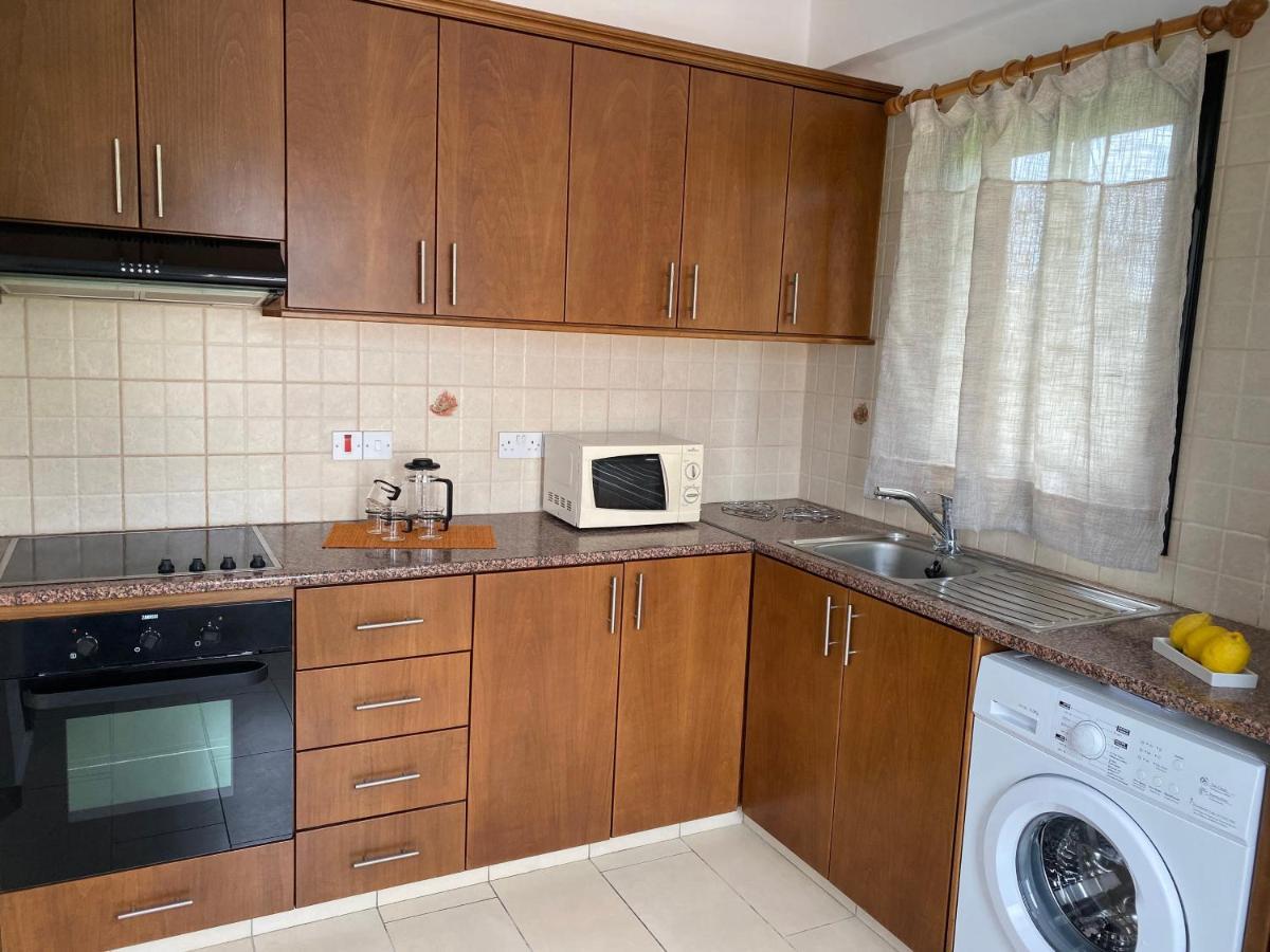 Seashell Apartments Пафос Екстериор снимка