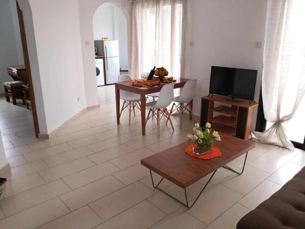 Seashell Apartments Пафос Екстериор снимка