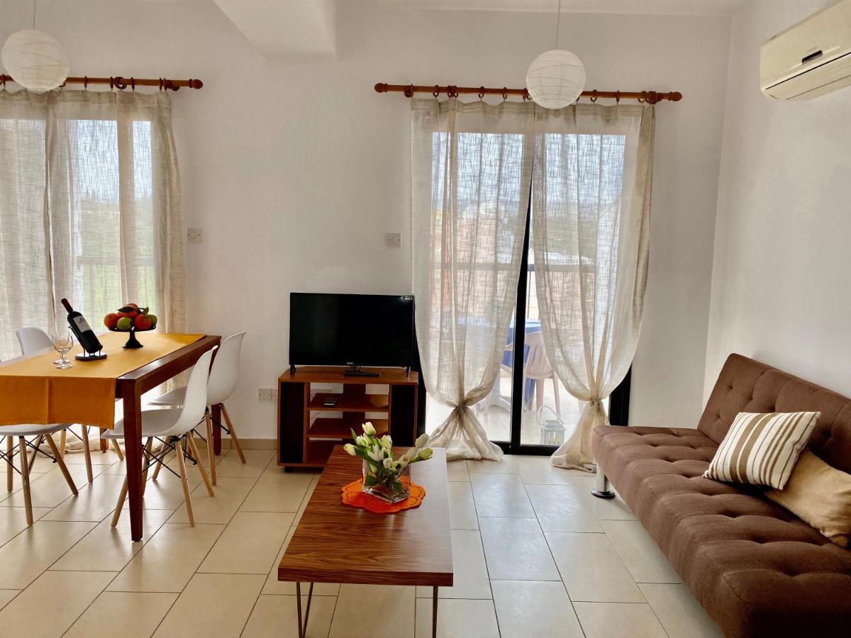 Seashell Apartments Пафос Екстериор снимка